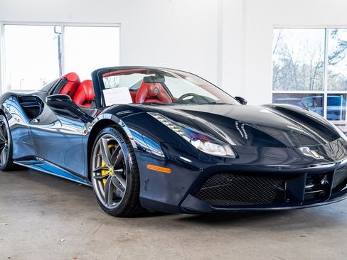 Used 2017 Ferrari 488 Spider image 4