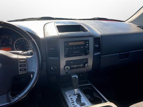 Used 2010 Nissan Titan SE w/ SE Value Truck Pkg image 6