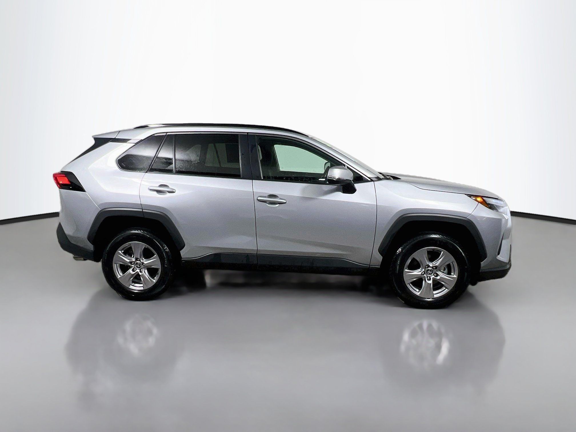 Used 2025 Toyota RAV4 XLE FWD image 3