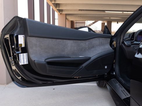 Used 2012 Ferrari 458 Spider RWD image 40