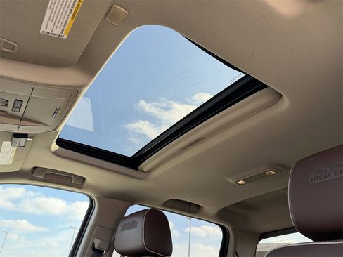 Used 2018 Chevrolet Silverado 2500 High Country w/ Duramax Plus Package image 26