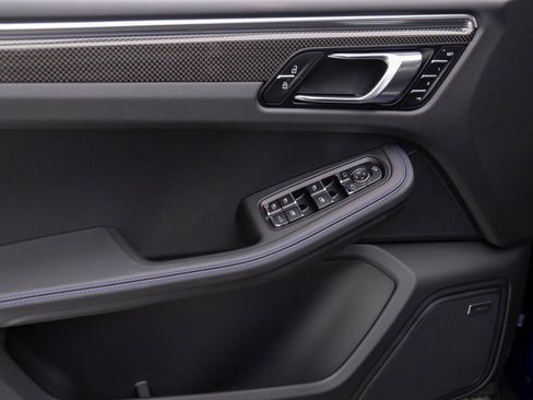 Certified 2025 Porsche Macan Turbo image 14