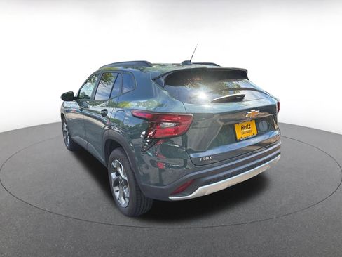 Used 2025 Chevrolet Trax LT FWD image 5