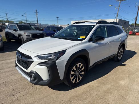 Used 2023 Subaru Outback Limited AWD/4WD image 1