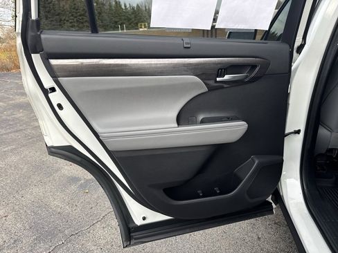 Used 2021 Toyota Highlander Limited image 37
