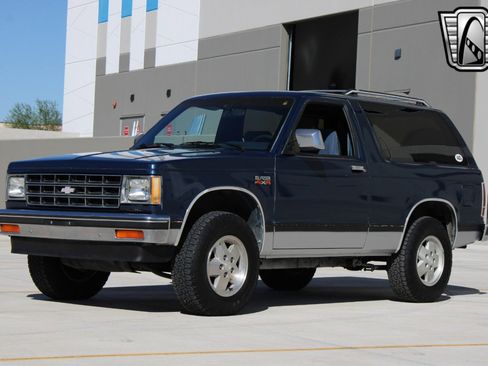 Used 1988 Chevrolet S10 Pickup 4WD image 3