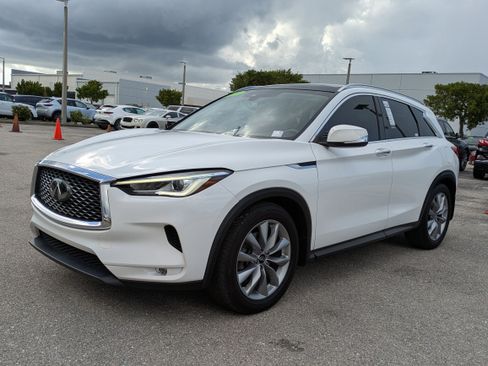 Used 2020 INFINITI QX50 Luxe w/ Navigation Package FWD image 9