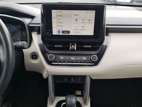 Used 2023 Toyota Corolla Cross XLE w/ Convenience Package image 17