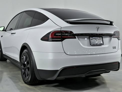 Used 2023 Tesla Model X Plaid image 9