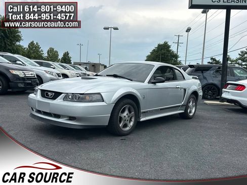 Used 2001 Ford Mustang Coupe RWD image 2