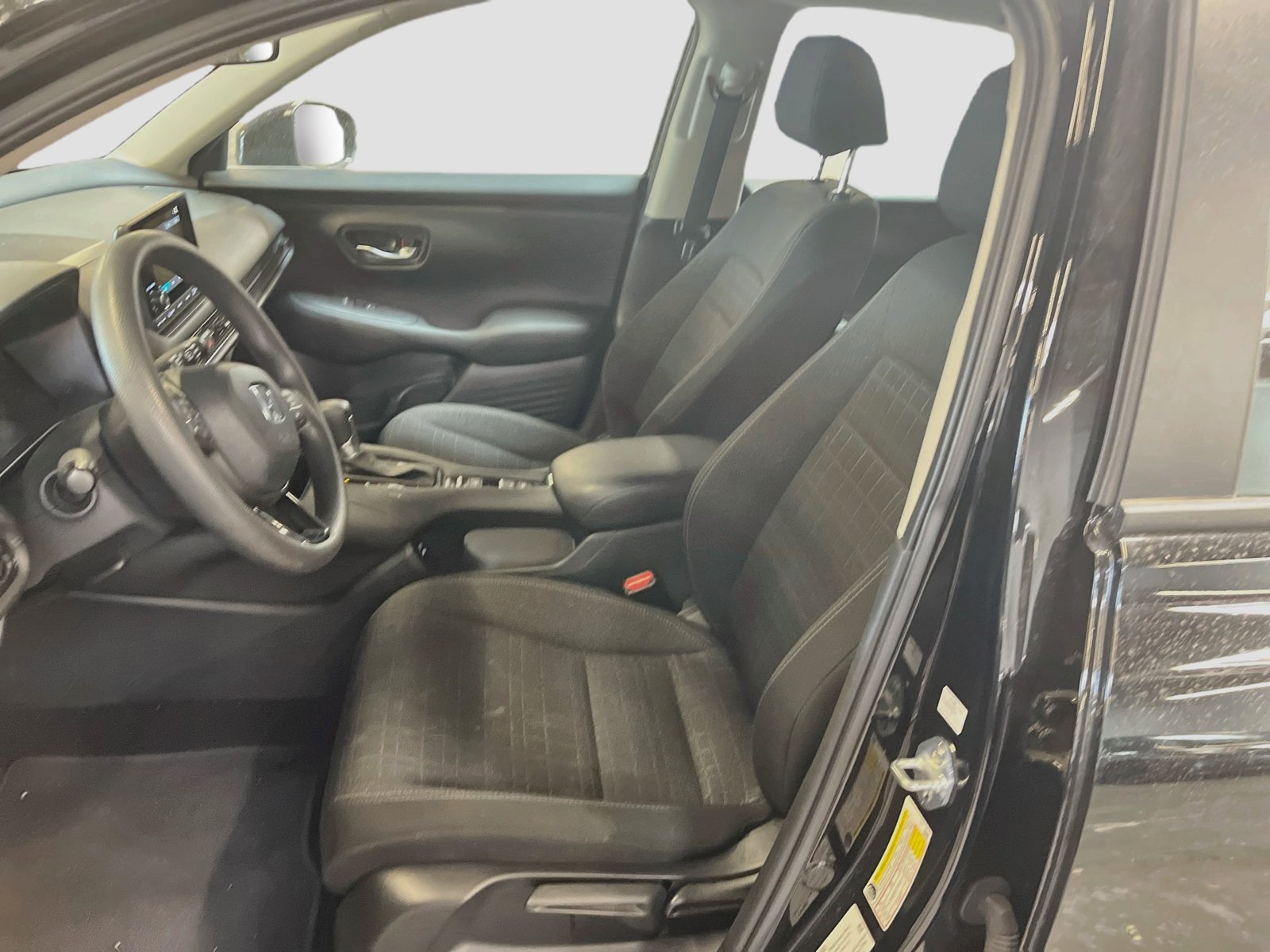 Used 2025 Honda HR-V LX image 19