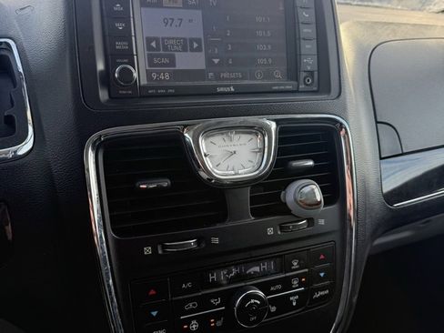 Used 2011 Chrysler Town & Country Limited w/ Trailer Tow Group image 8