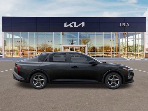 New 2026 Kia K4 LXS image 7