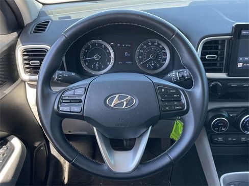 Used 2022 Hyundai Venue SEL image 11