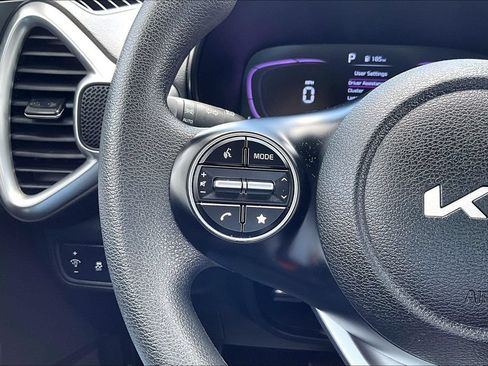 Used 2025 Kia Soul LX w/ LX Technology Package FWD image 20