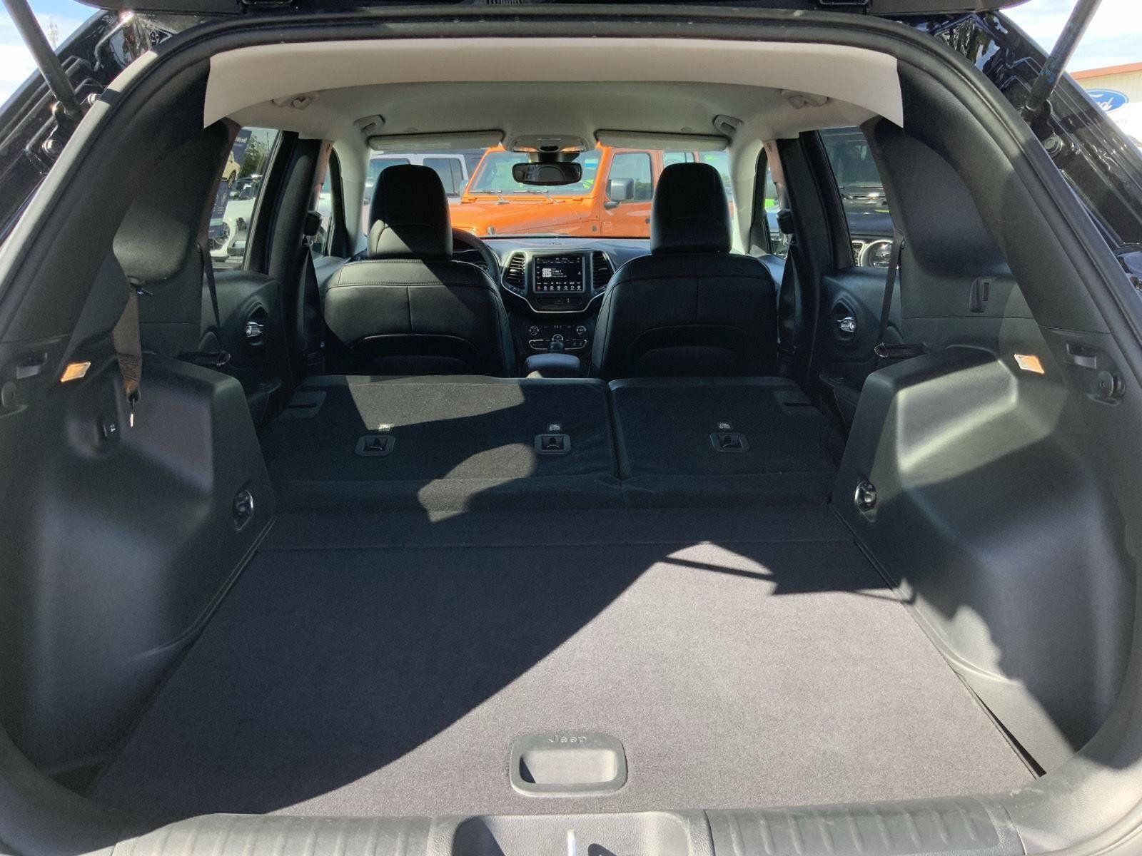 Used 2022 Jeep Cherokee Trailhawk AWD/4WD image 13