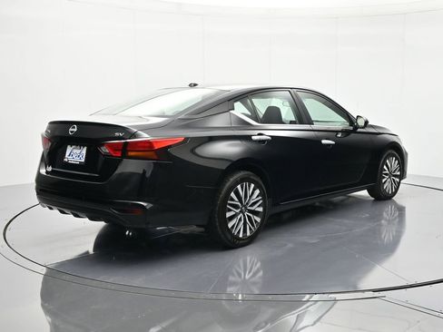 Used 2024 Nissan Altima 2.5 SV FWD image 5