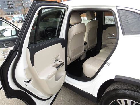 Used 2025 Mercedes-Benz GLA 250 4MATIC image 21