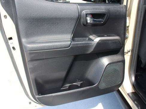 Certified 2019 Toyota Tacoma TRD Off-Road w/ Technology Package image 14