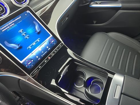 Used 2025 Mercedes-Benz GLC 300 4MATIC image 25