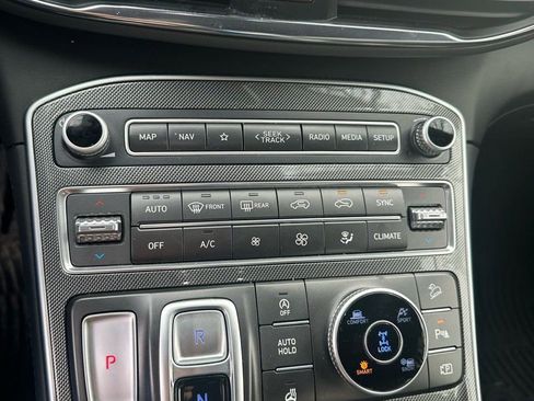 Used 2023 Hyundai Santa Fe Limited image 17