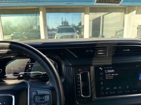 Used 2023 GMC Yukon Denali image 13