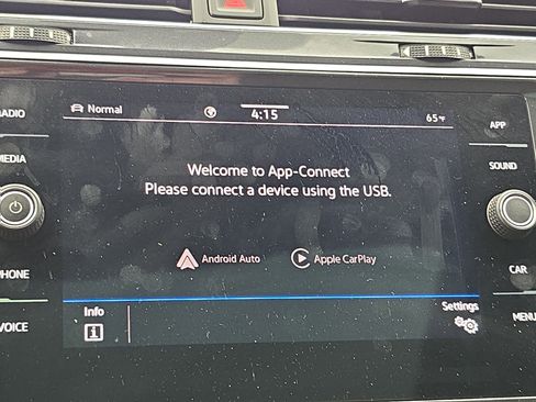 Certified 2024 Volkswagen Tiguan SE R-Line image 22