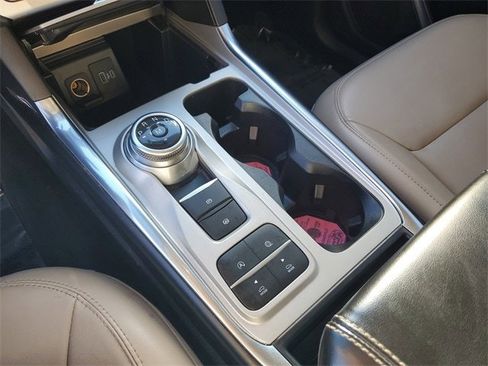 Used 2021 Ford Explorer XLT w/ Equipment Group 202A image 29