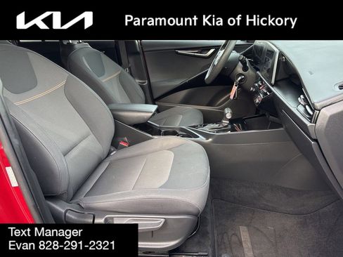 Used 2023 Kia Niro LX image 29