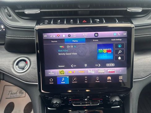 Used 2023 Jeep Grand Cherokee Limited w/ Black Appearance Package image 20