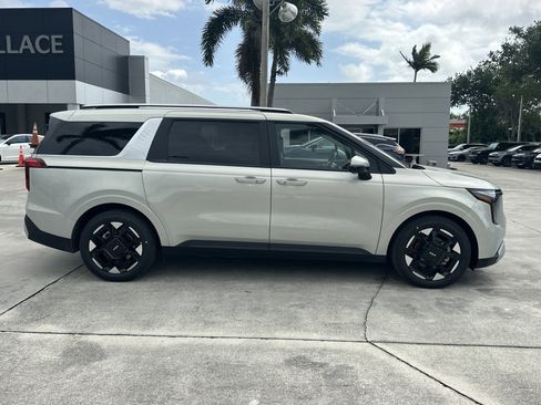 New 2026 Kia Carnival EX FWD image 5