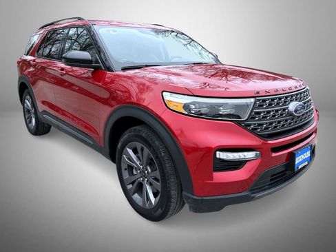 Used 2023 Ford Explorer XLT w/ Equipment Group 202A image 3