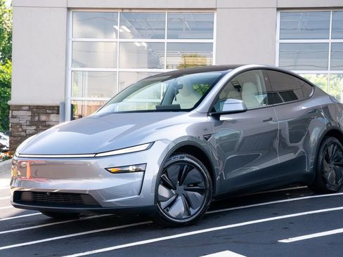 Used 2026 Tesla Model Y Long Range AWD/4WD image 2