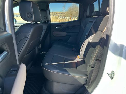 Used 2023 GMC Canyon Denali image 28