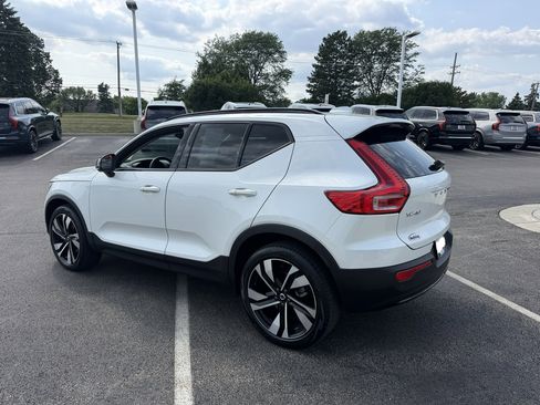 Used 2025 Volvo XC40 B5 Plus AWD/4WD image 5