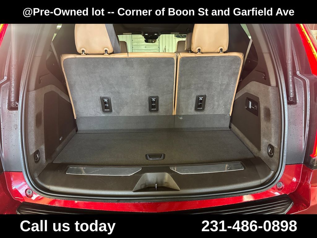 Used 2021 Cadillac Escalade Premium Luxury AWD/4WD image 28