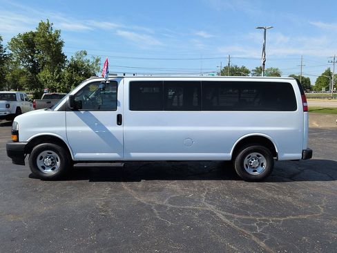 Used 2024 Chevrolet Express 3500 LS RWD image 4