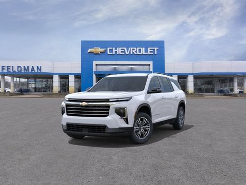New 2026 Chevrolet Traverse LT w/ Driver Confidence Package AWD/4WD image 8