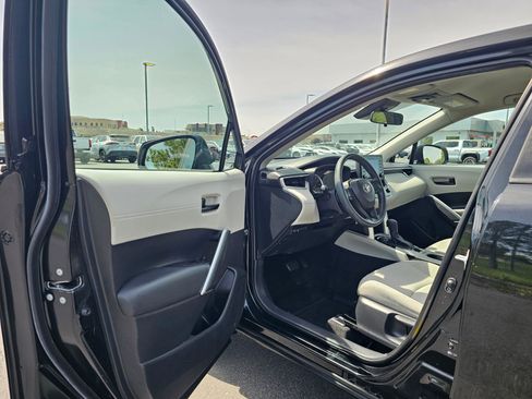 Used 2022 Toyota Corolla Cross L AWD/4WD image 18