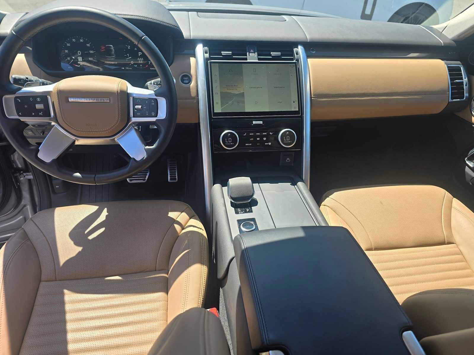 Used 2025 Land Rover Discovery Metropolitan Edition AWD/4WD image 20