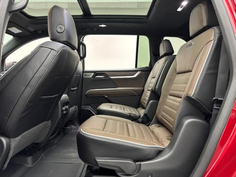 New 2026 GMC Acadia Denali Ultimate w/ LPO, Floor Liner Package AWD/4WD image 46