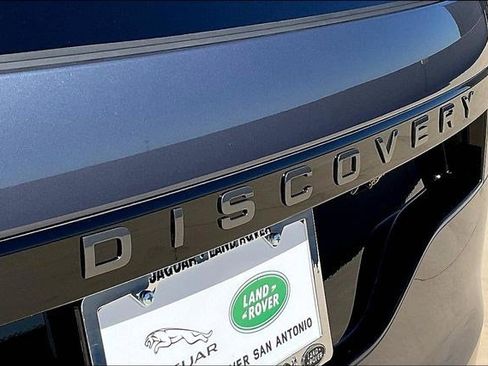 New 2025 Land Rover Discovery Dynamic SE image 9