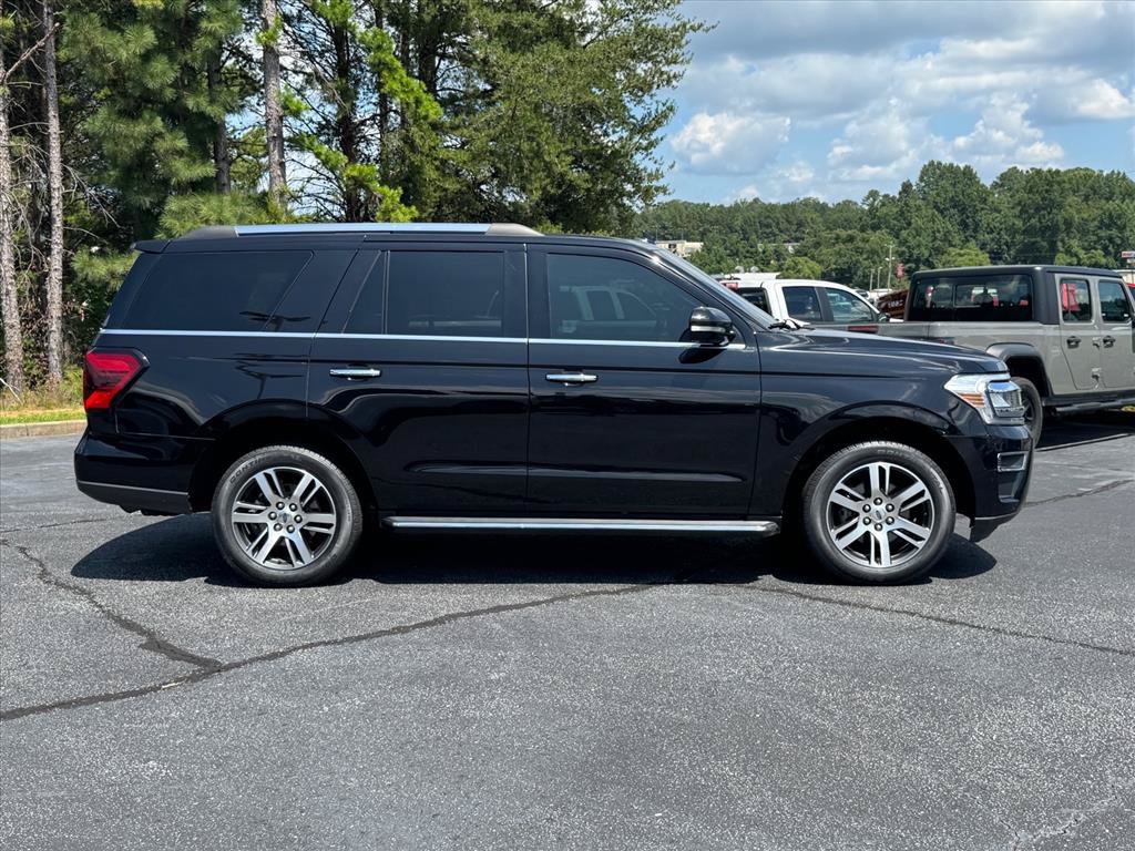 Used 2022 Ford Expedition Limited AWD/4WD image 2