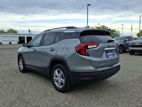 Used 2023 GMC Terrain SLE w/ Driver Convenience Package FWD image 5