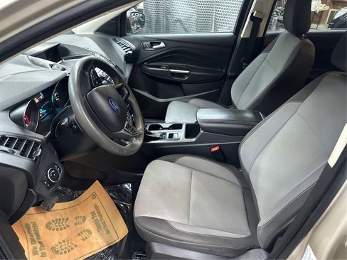 Used 2018 Ford Escape SE image 12