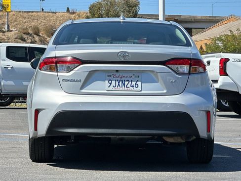 Used 2024 Toyota Corolla LE FWD image 4
