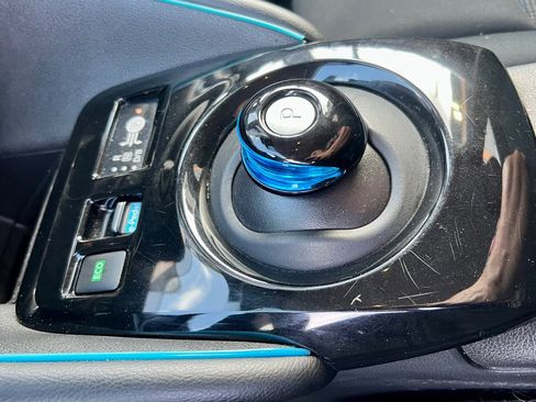 Used 2022 Nissan Leaf SV w/ SV Technology Package image 18