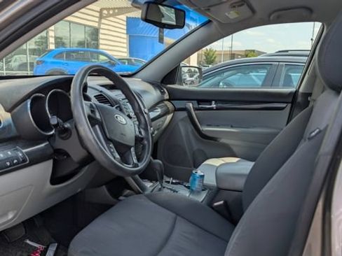 Used 2012 Kia Sorento LX w/ Convenience Pkg FWD image 5