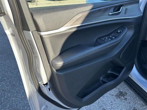 New 2025 Jeep Grand Cherokee Limited image 11