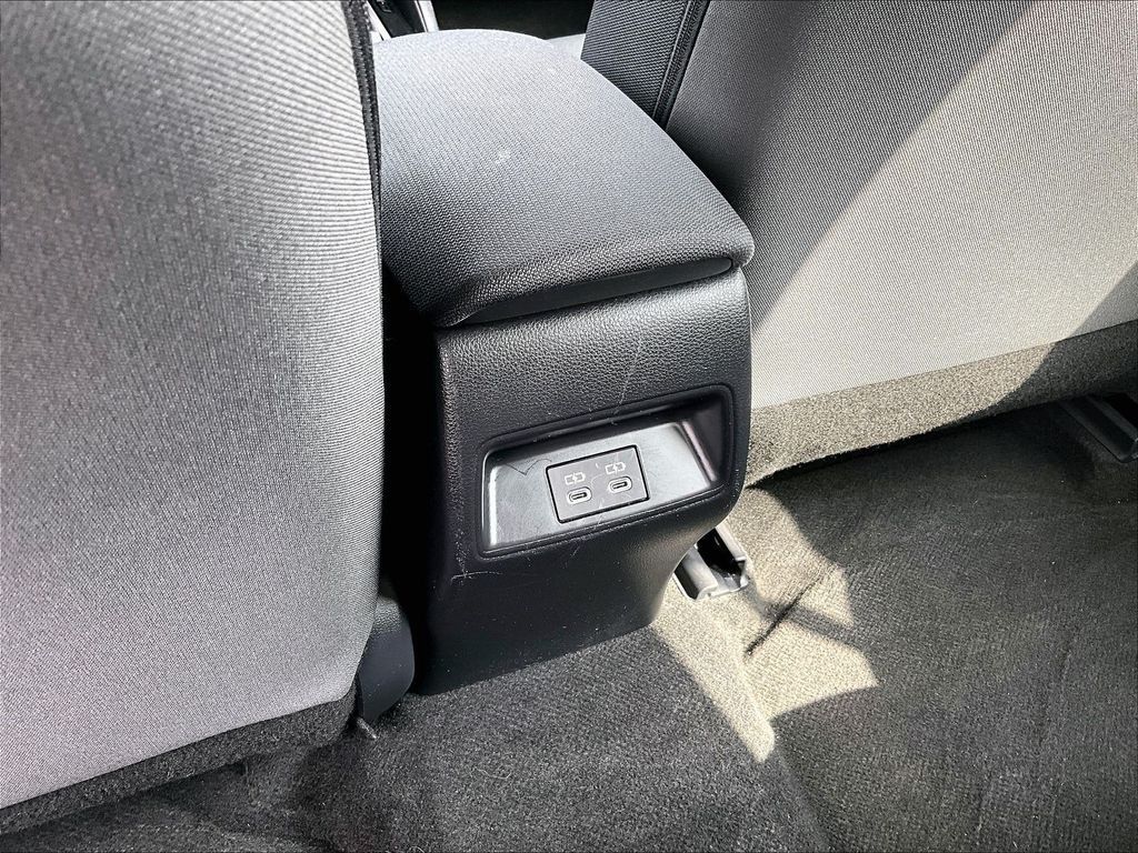Used 2025 Toyota Corolla LE FWD image 28